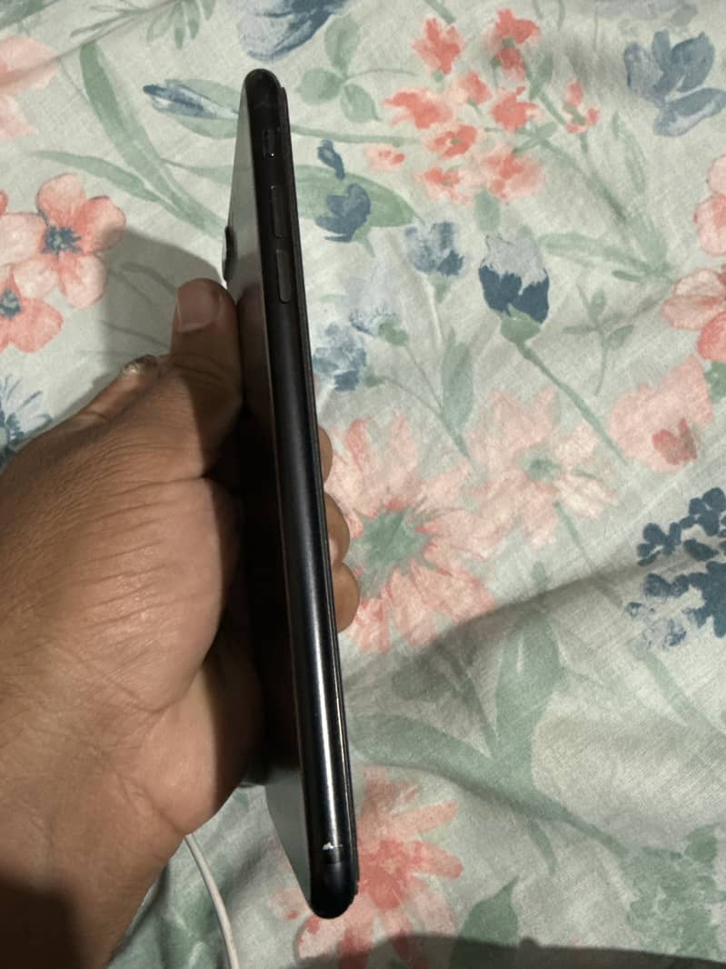 Apple iPhone 7 Plus 1