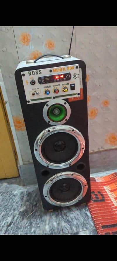 Bluetooth speaker excellent sound quality brand new with remote