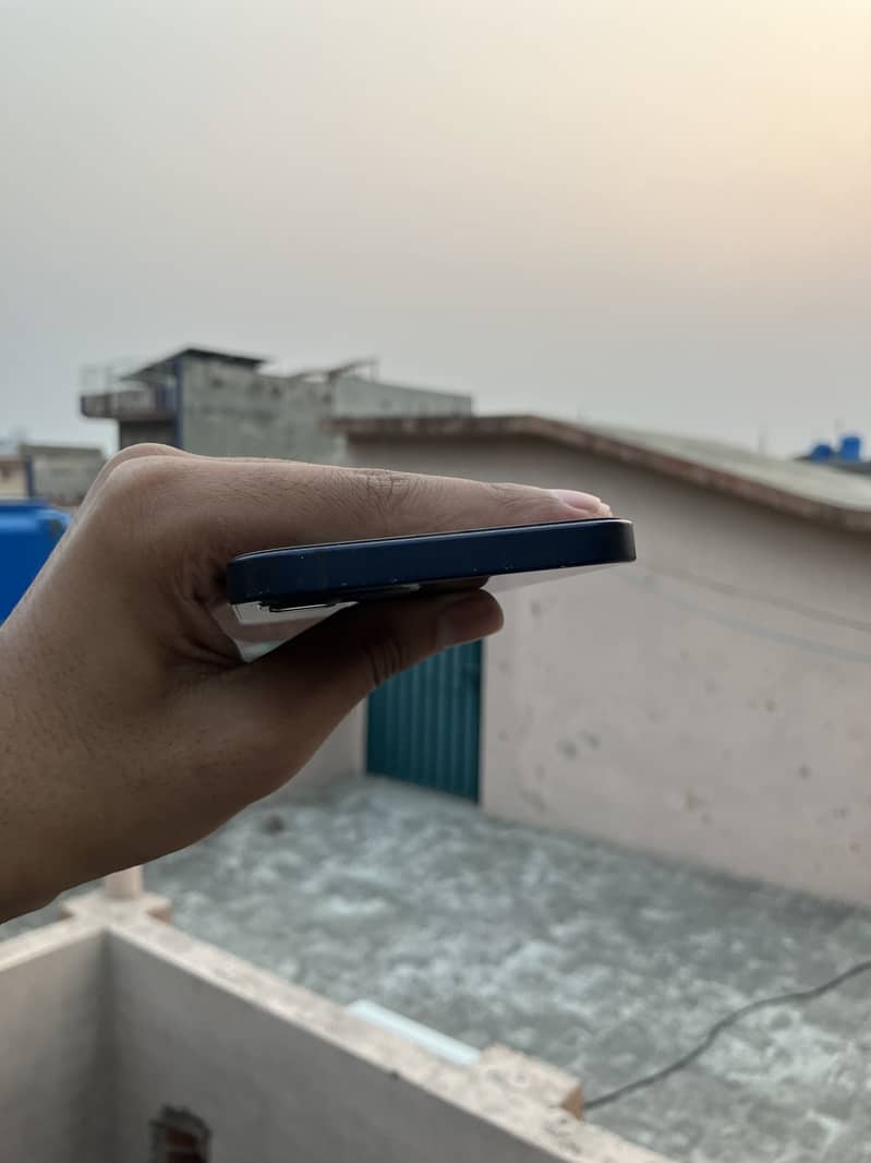 Apple iPhone 12 2