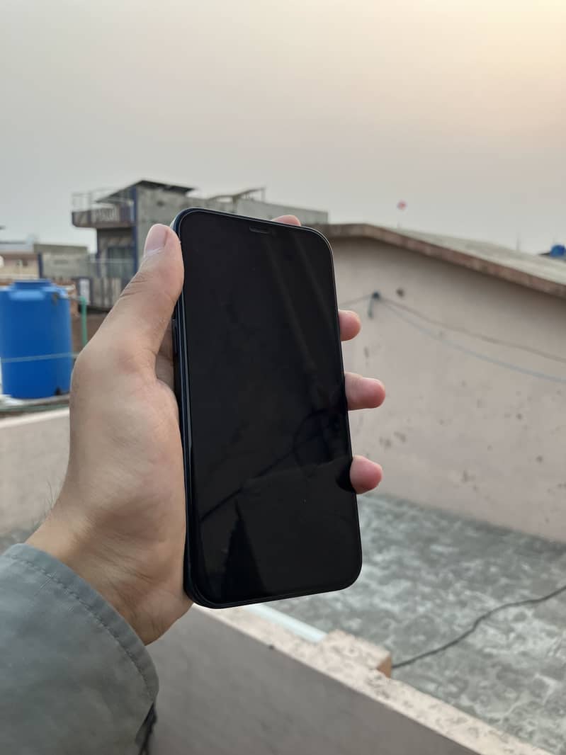 Apple iPhone 12 3