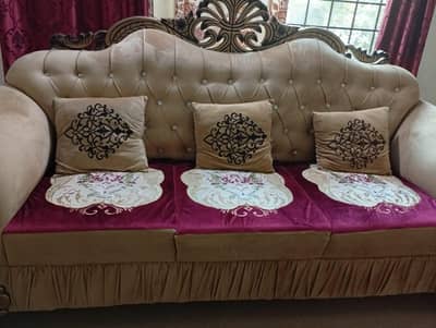 6 Seater Sofa Set in Pristine Condition