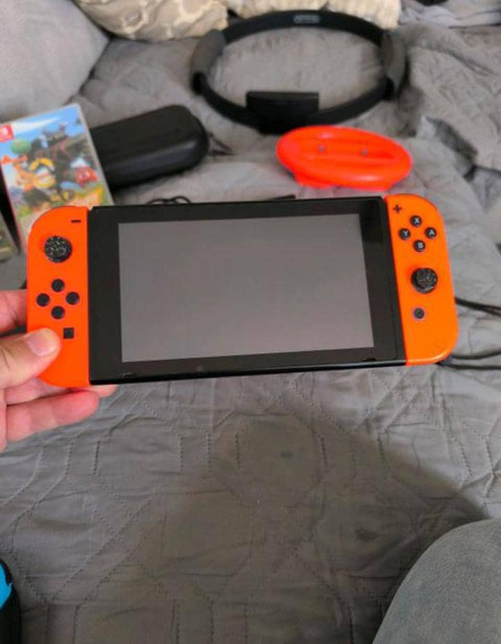 Nintendo Switch V2 3