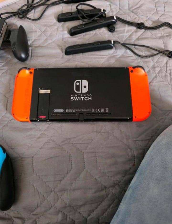 Nintendo Switch V2 5