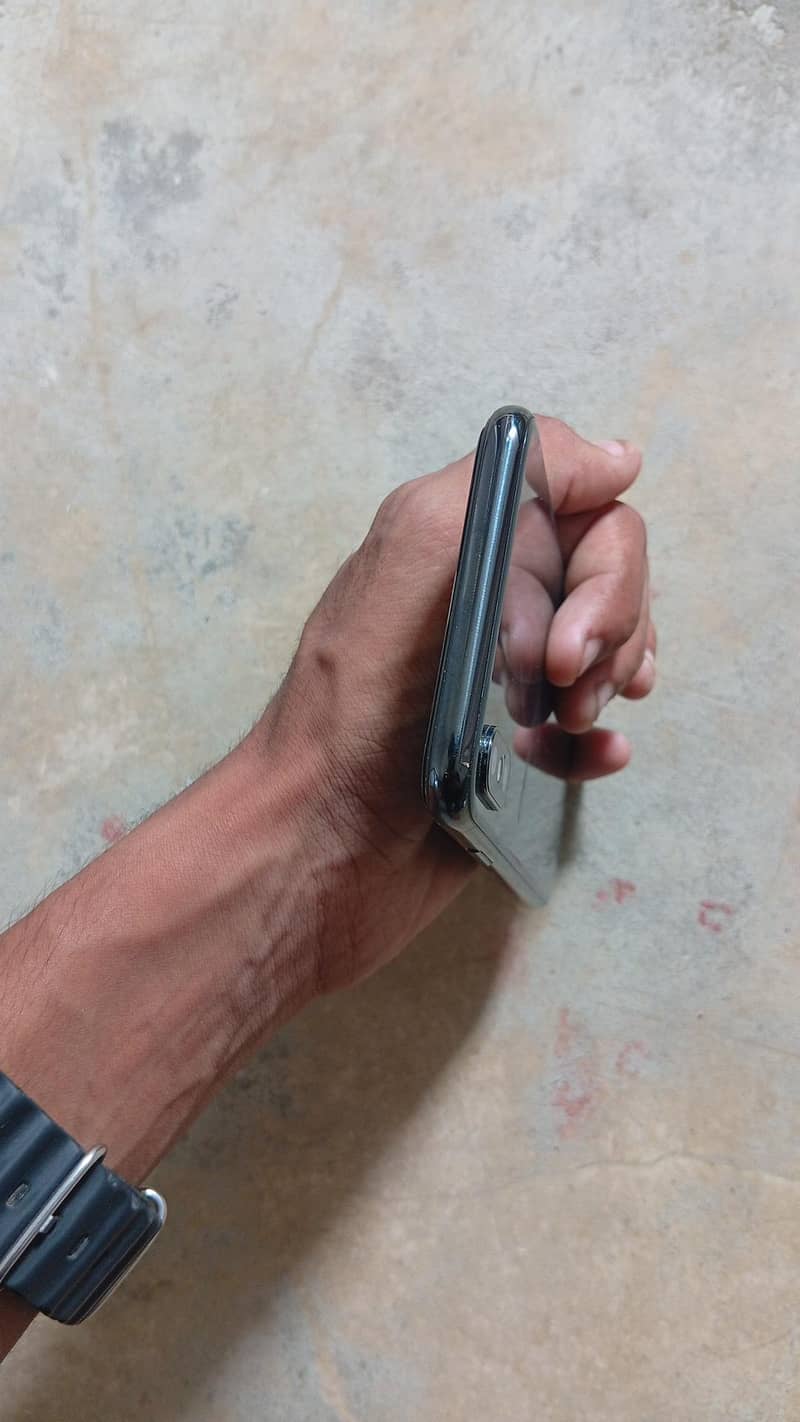 Apple iPhone X 3