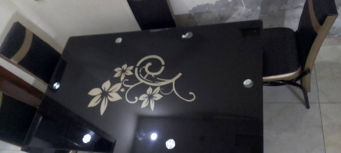 Dinning table 0