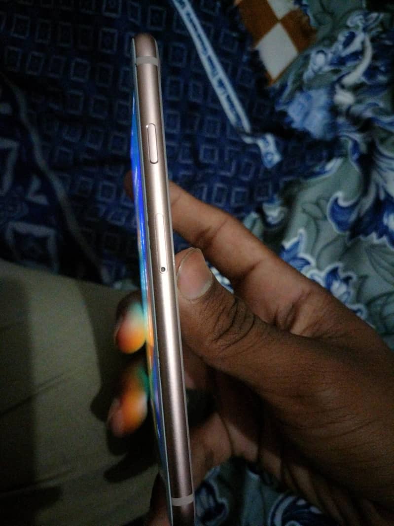 Apple iPhone 8 3
