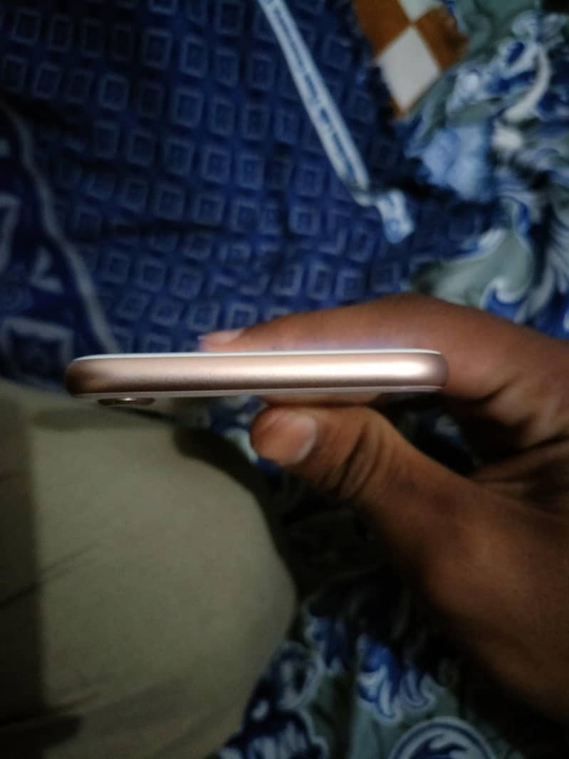 Apple iPhone 8 4