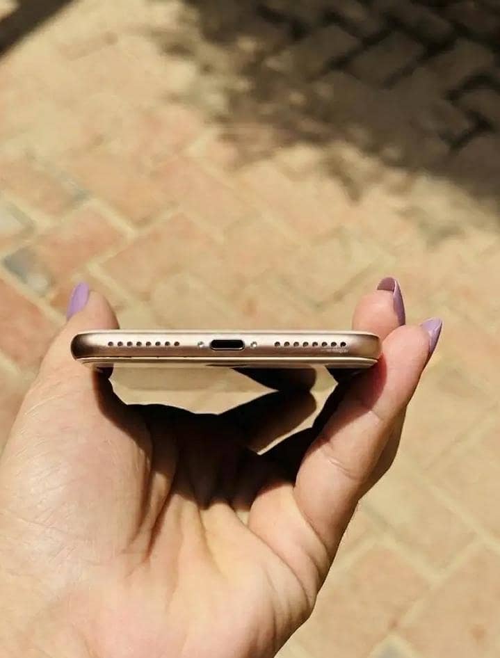 Apple iPhone 8 Plus 4