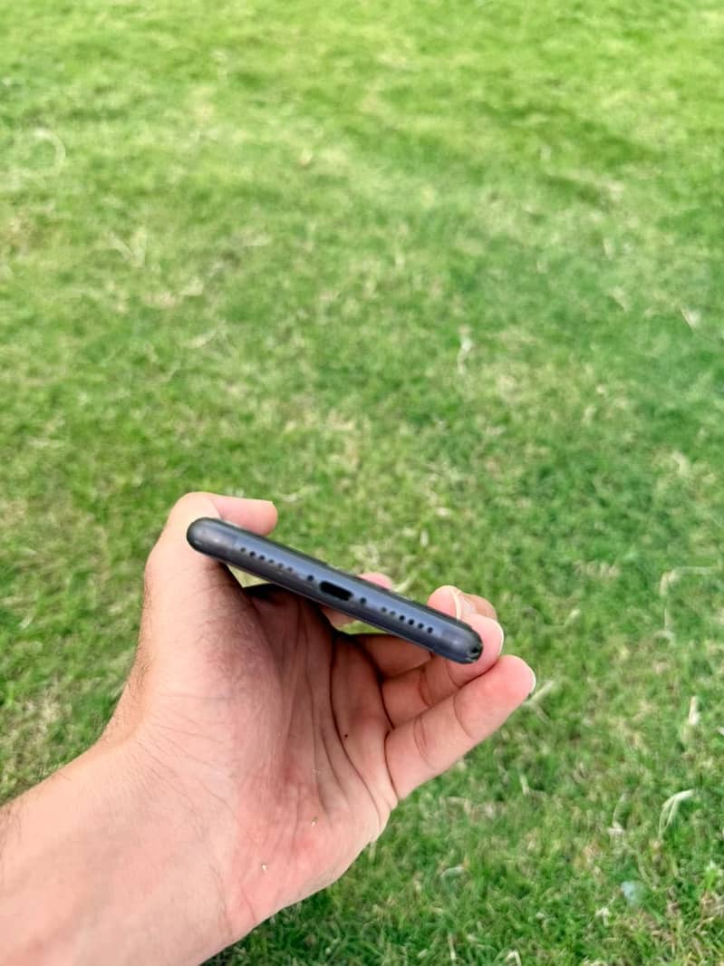 Apple iPhone 11 3