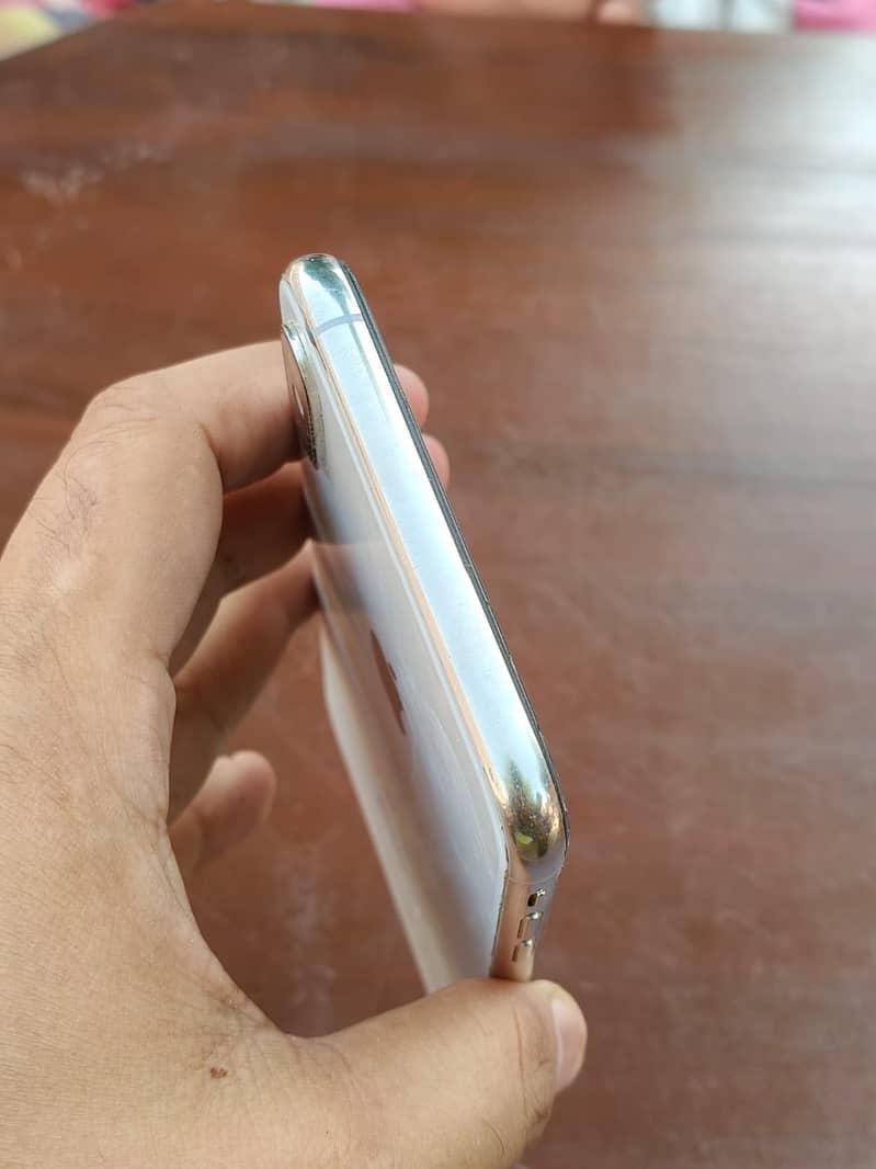 Apple iPhone XS Max 1