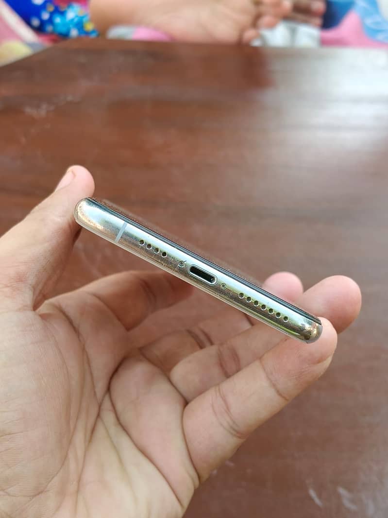 Apple iPhone XS Max 3
