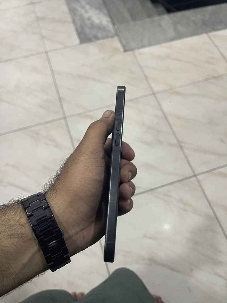 Apple iPhone 15 Pro Max 3