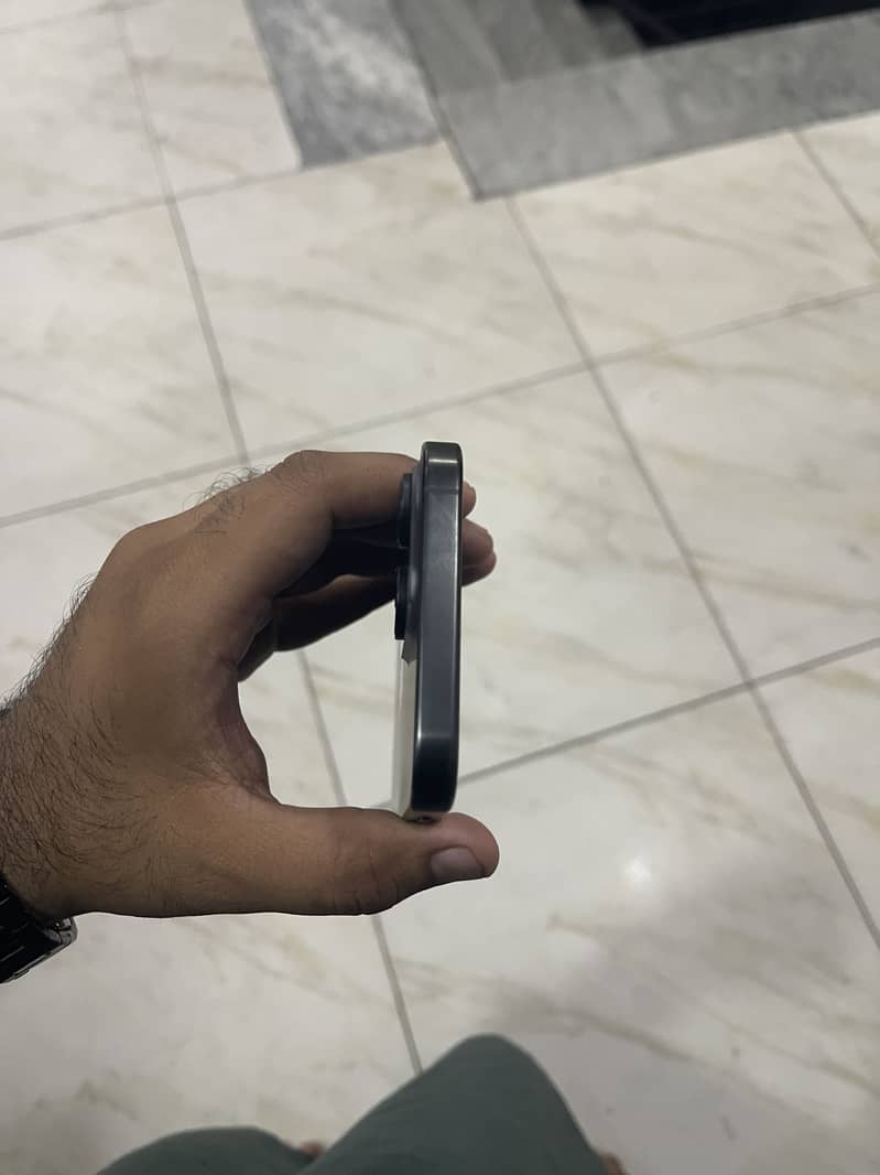 Apple iPhone 15 Pro Max 4