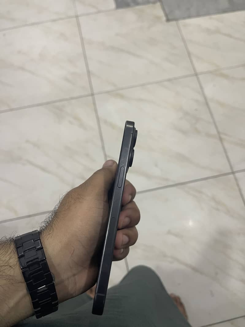 Apple iPhone 15 Pro Max 5