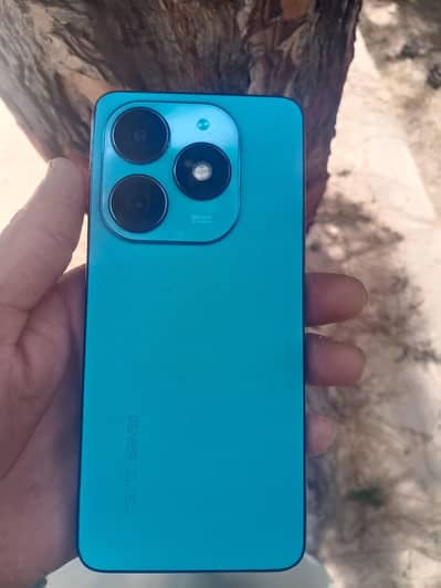 Tecno Spark 20 Use mobile  wats no 03196281731