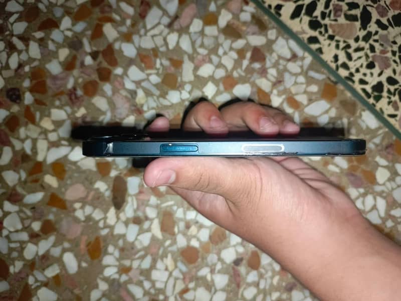 iPhone 13 1