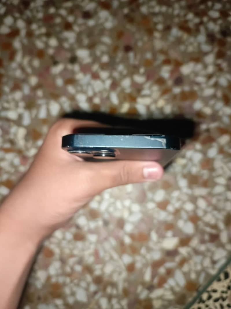 iPhone 13 6