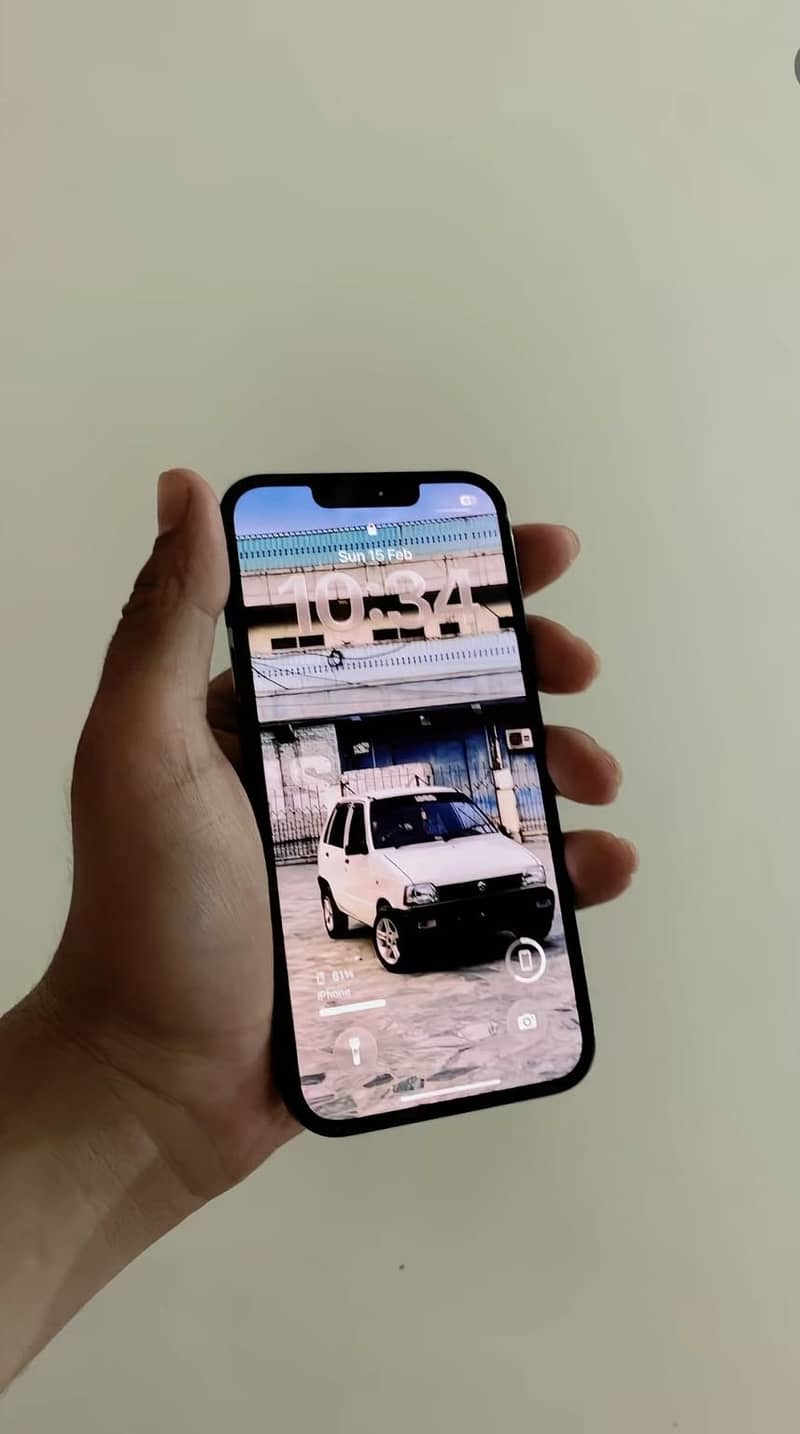 iPhone 13 3