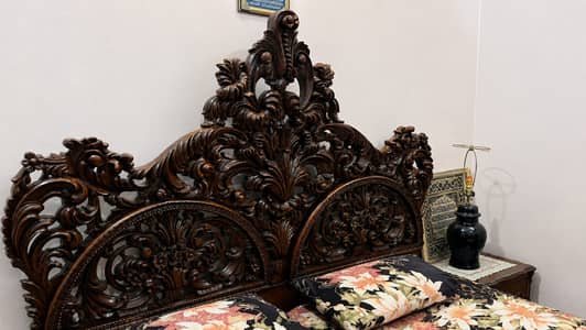 Solid Wood Diyar Handcrafted Antique Bedroom Antique Complete Set