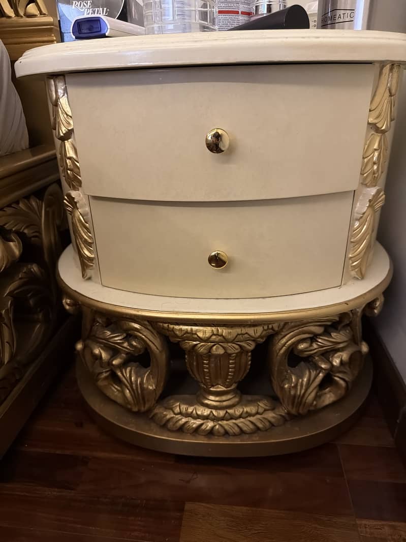 Bedset with sidetable 2