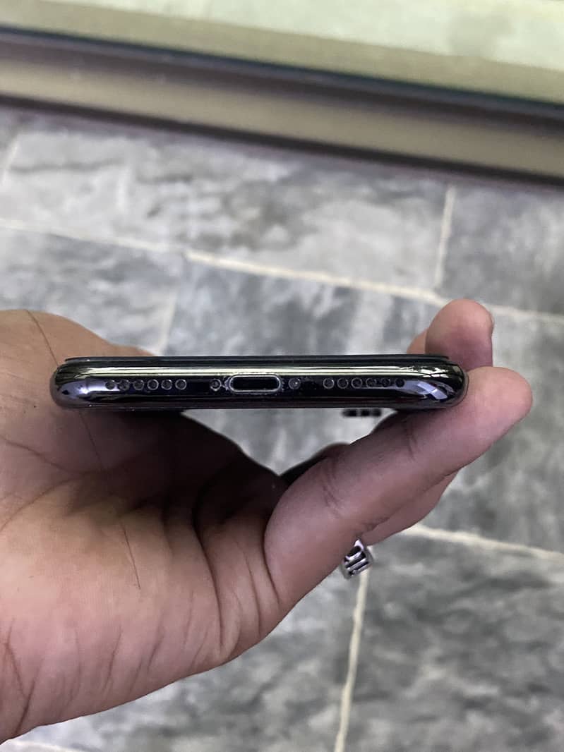 Apple iPhone X 3