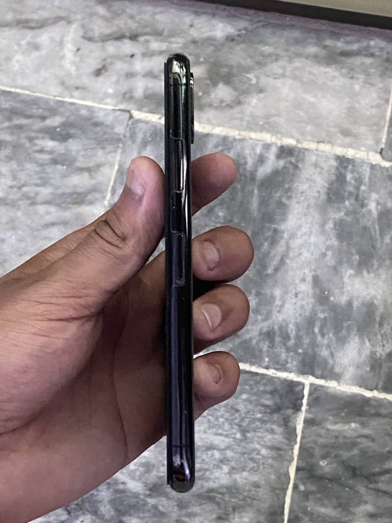 Apple iPhone X 4