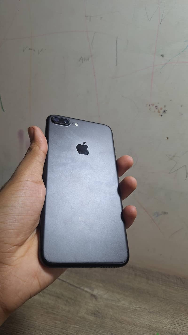 Apple iPhone 7 Plus 0