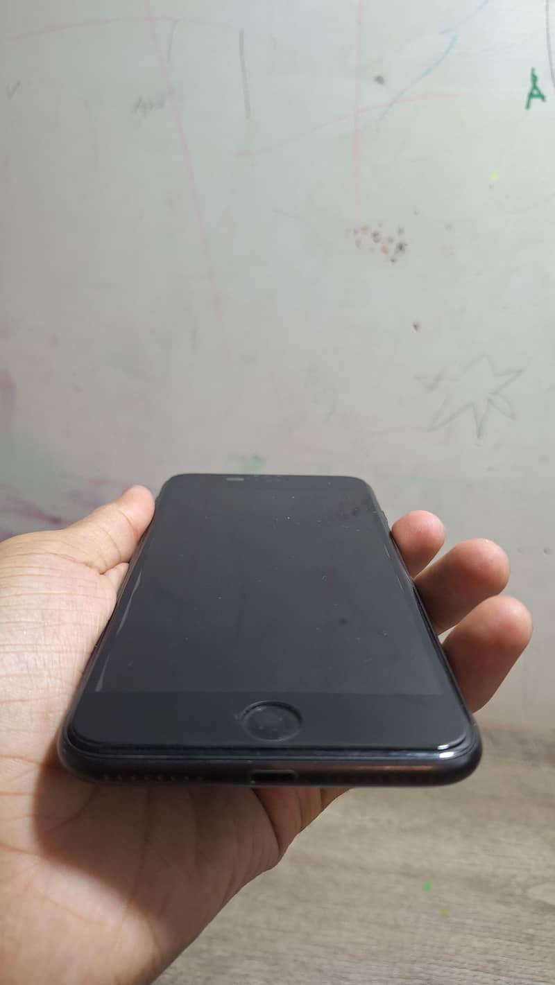 Apple iPhone 7 Plus 2