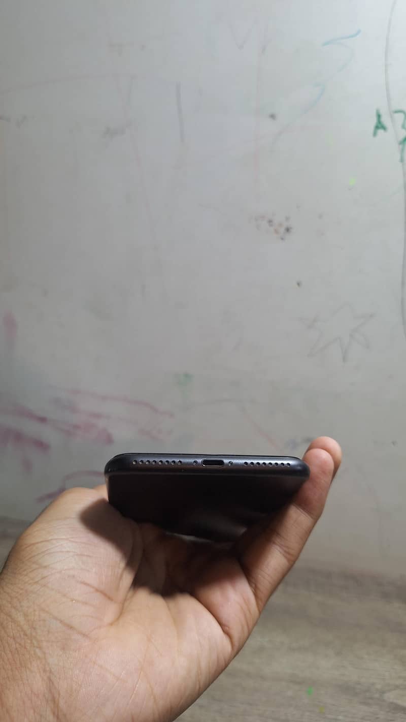 Apple iPhone 7 Plus 5