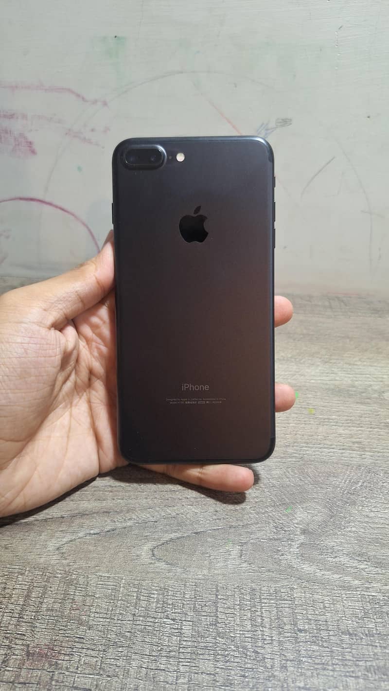 Apple iPhone 7 Plus 11