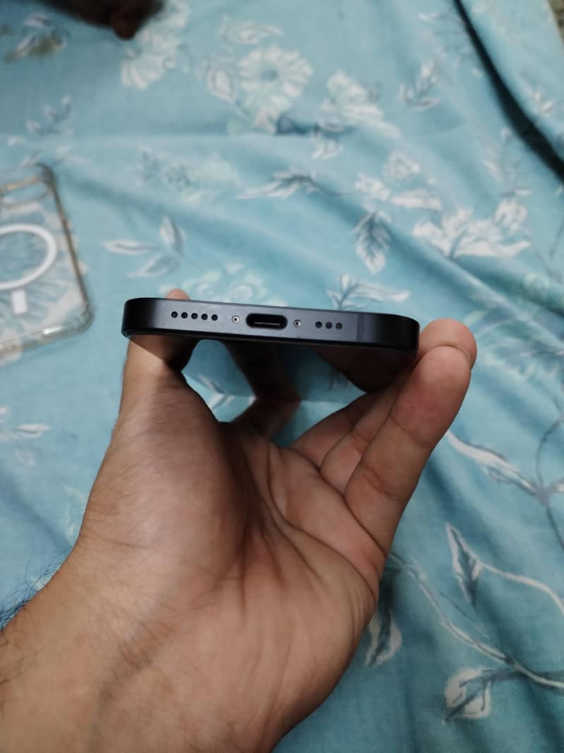 Apple iPhone 16e 2