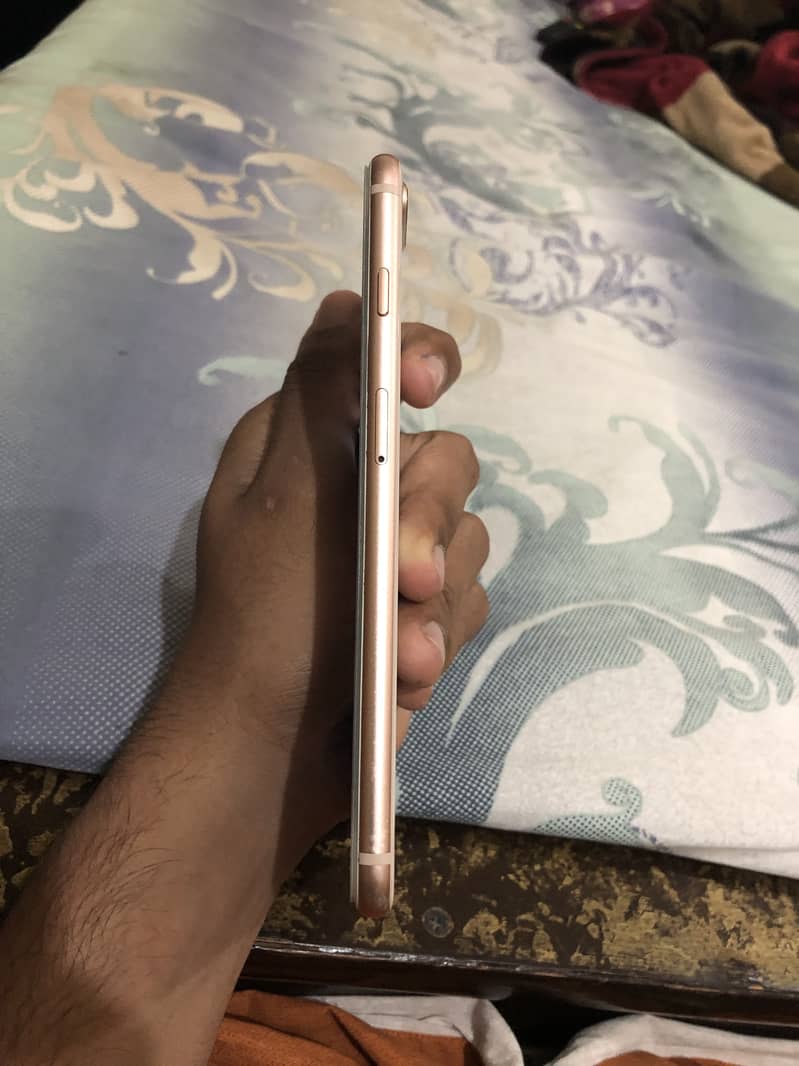 Apple iPhone 8 Plus 5