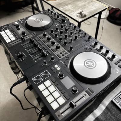 Dj Traktor kontrol S4 mkIII