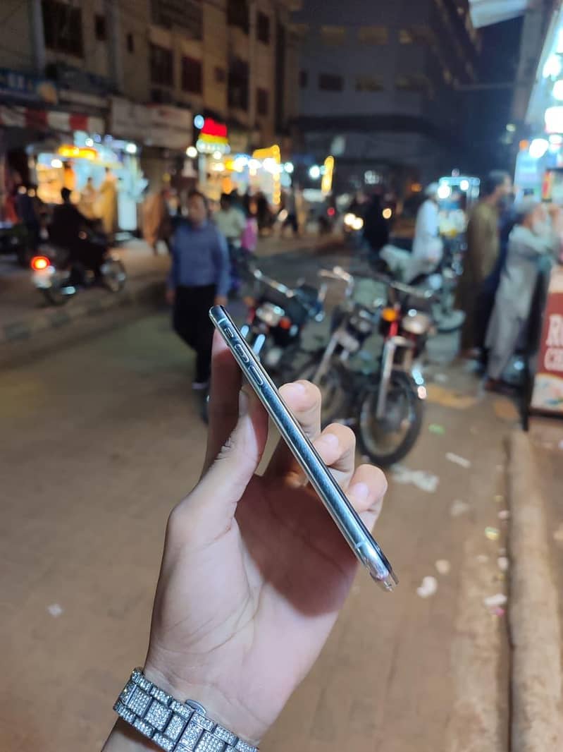 Apple iPhone X 3