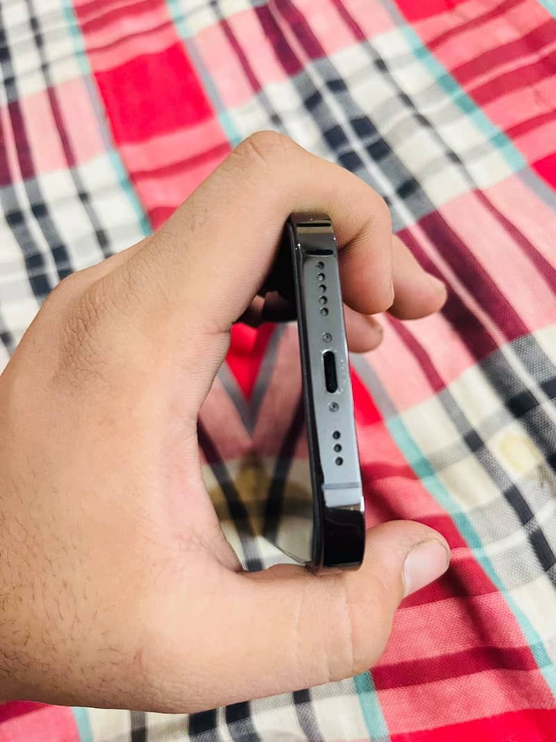 Apple iPhone 14 Pro 2