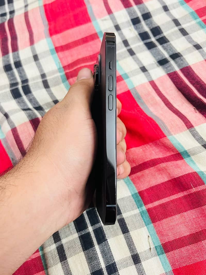 Apple iPhone 14 Pro 4
