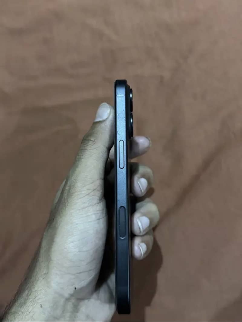 Apple iPhone 16 3