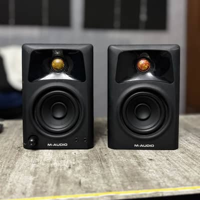 M Audio AV32 Studio monitors
