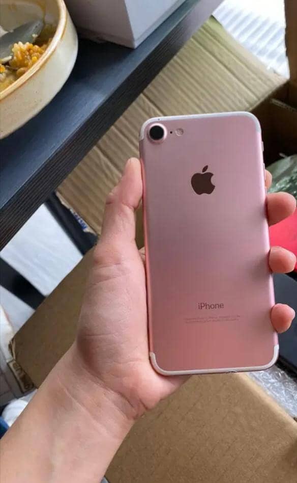 Apple iPhone 7 0