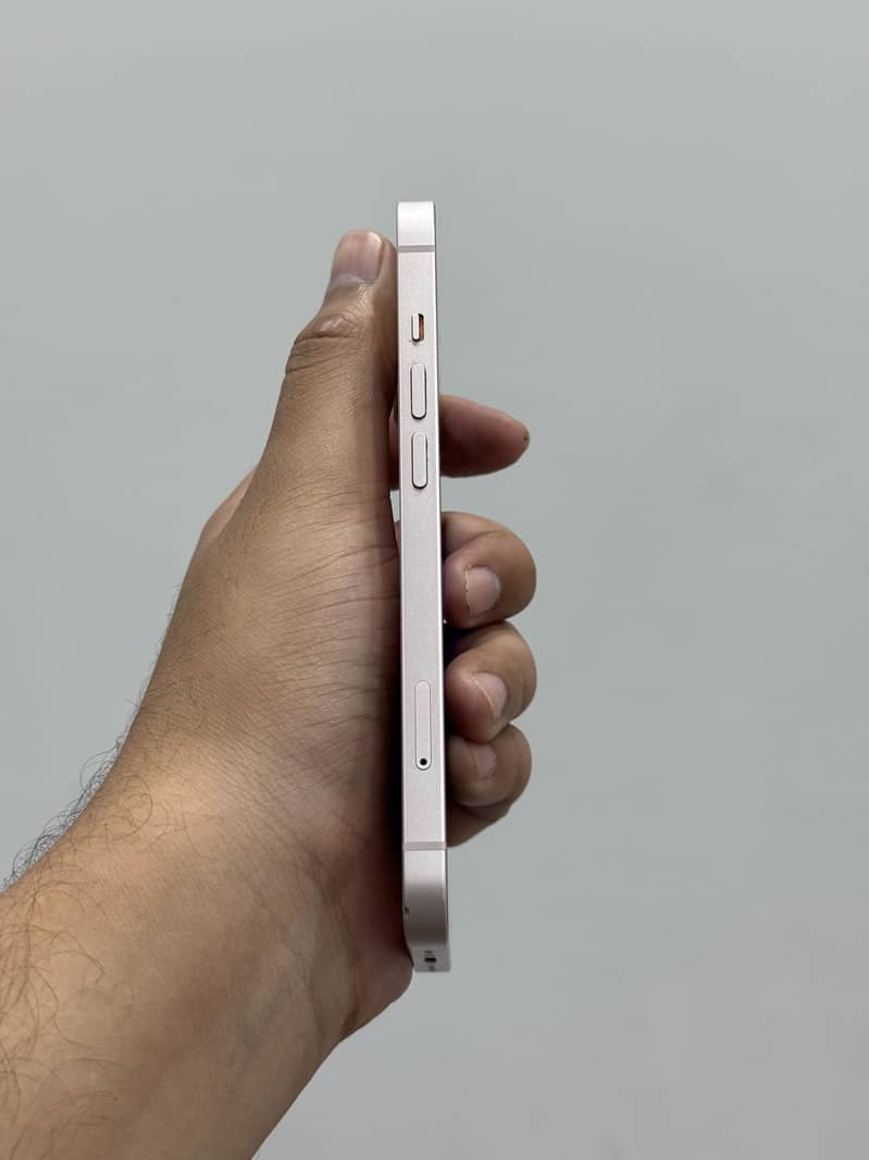 Apple iPhone 13 5