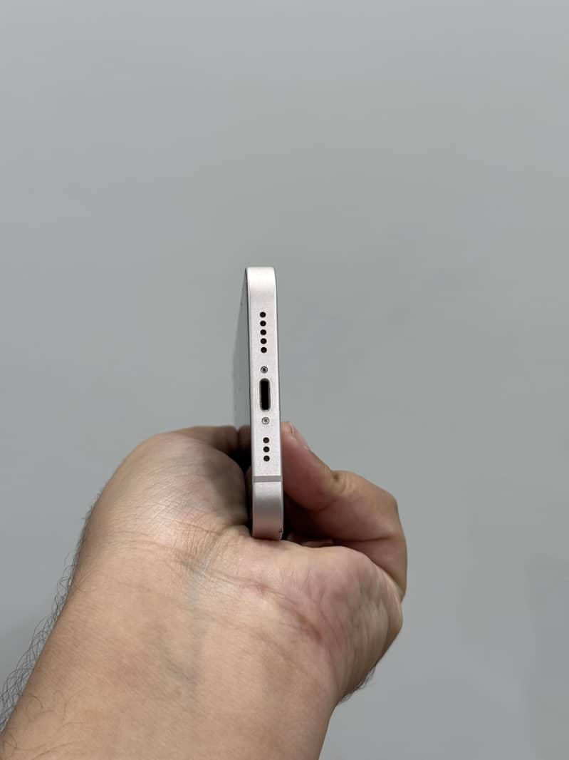 Apple iPhone 13 7