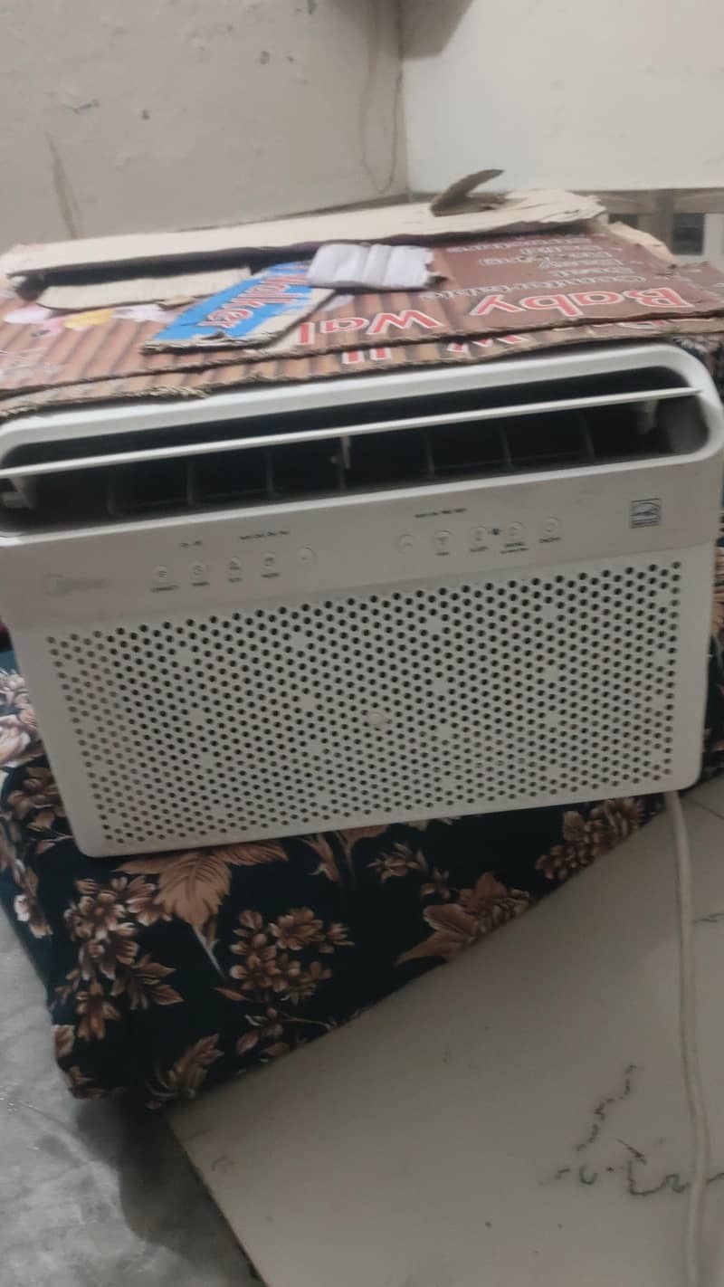 window AC 0