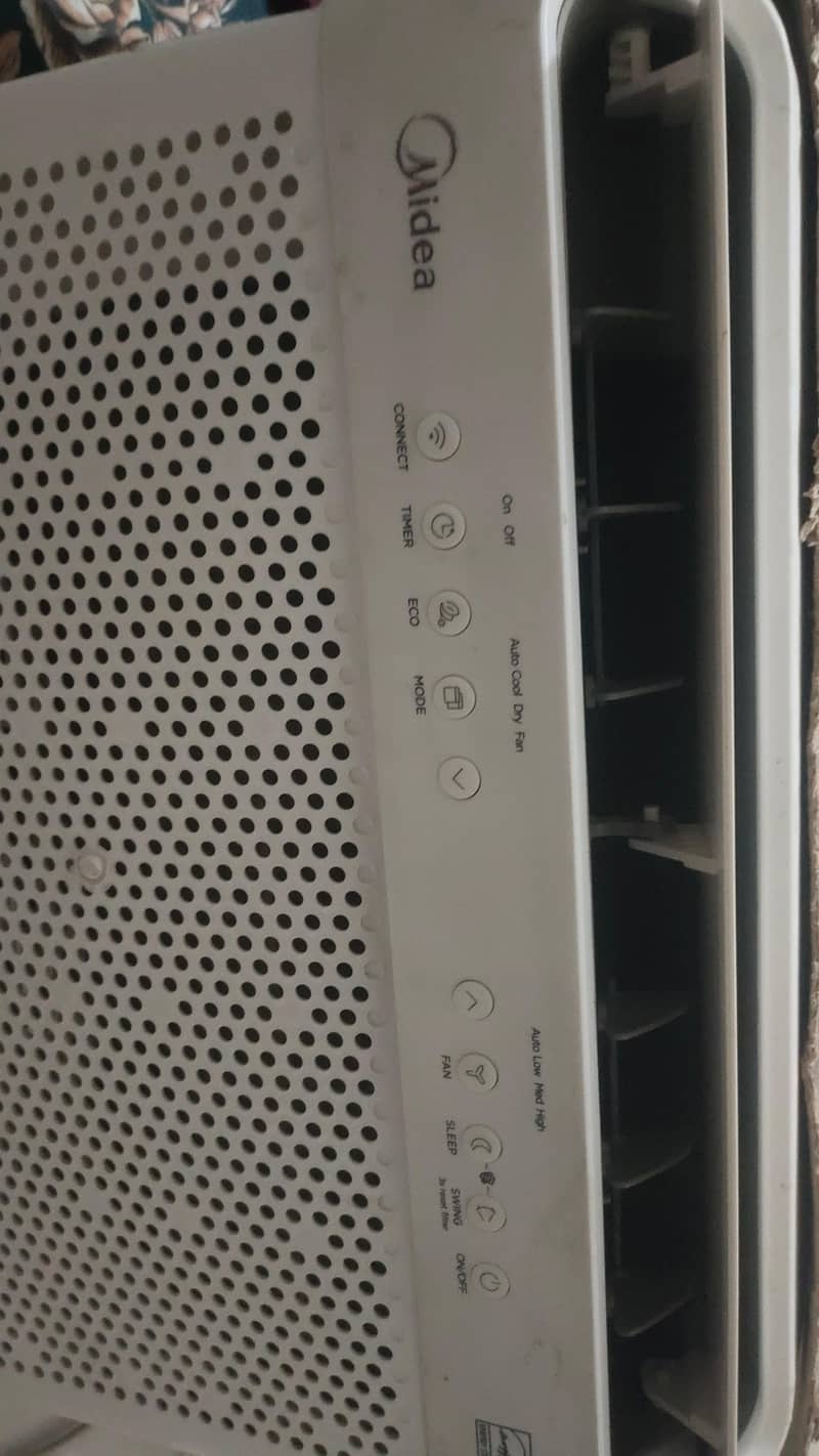 window AC 2