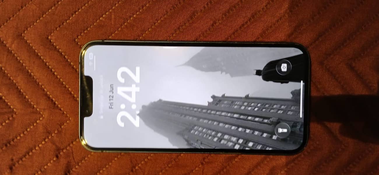 Apple iPhone 13 4