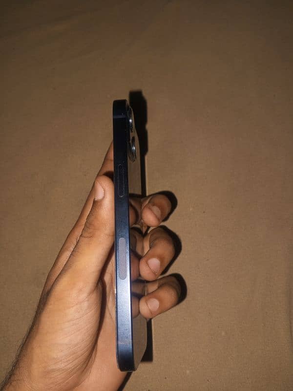 Iphone 13 4