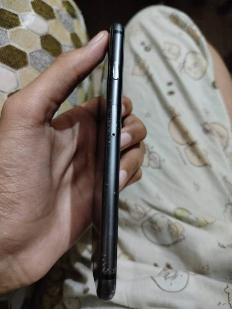 Apple iPhone 8 4