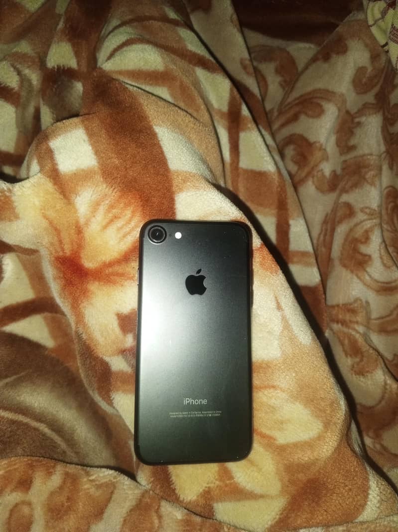 Apple iPhone 7 0