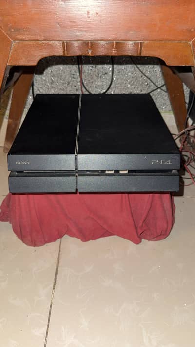 Ps4 Fat (Jailbreakable) 500 gb with controller and 2 games