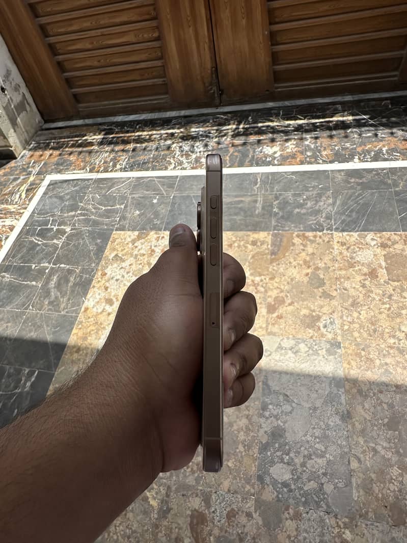 Iphone 16 pro max 5