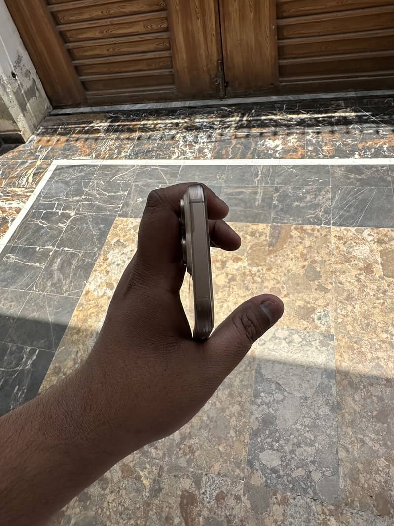 Iphone 16 pro max 4